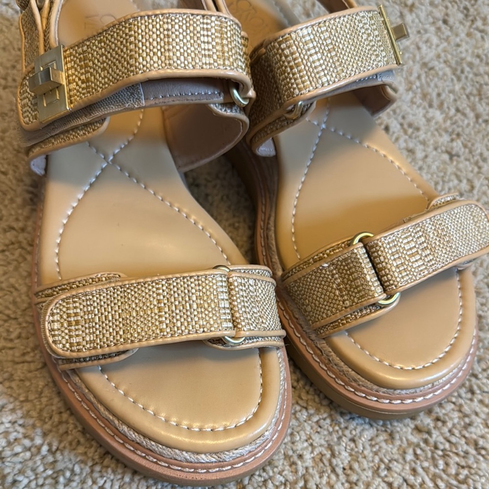 Crown Vintage Raffia Sandals Sz 9